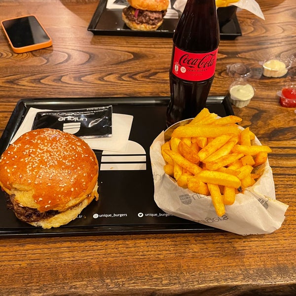 Unique burger harika. Ankara’da yediğim en iyi burger..
