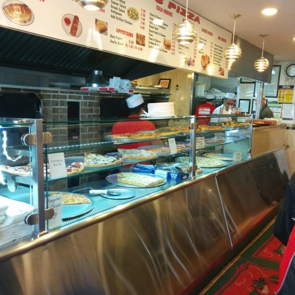 11/22/2014 tarihinde Charlie H.ziyaretçi tarafından Not Ray&#39;s Pizza'de çekilen fotoğraf