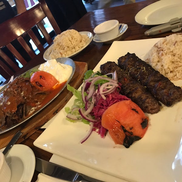 Das Foto wurde bei ABA Turkish Restaurant von Jojo am 7/17/2017 aufgenommen