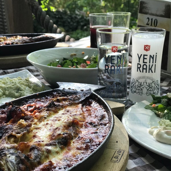 Снимок сделан в Yalı Restaurant пользователем Yunus I. 9/25/2020