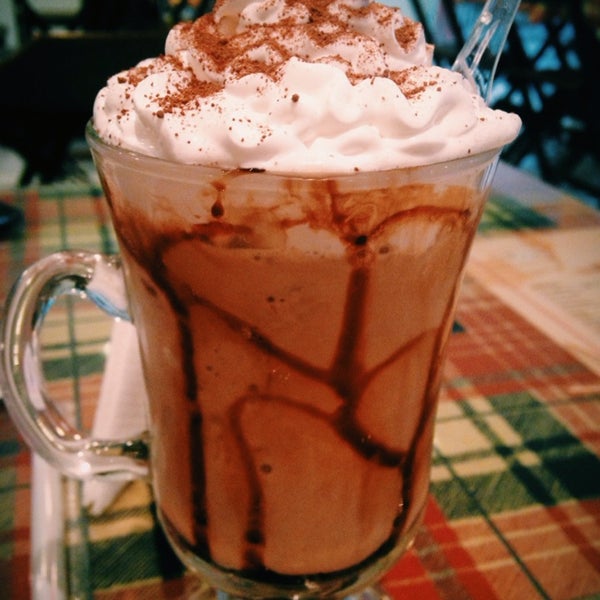 Uma das melhores cafeterias da cidade e com um excelente preço. As tortas e os salgados são muito bons, as coxinhas de frango com catupiry e a de camarão são impecáveis!