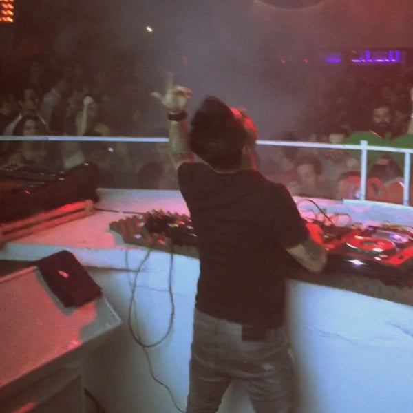 Photo taken at Pacha Floripa by Guilherme Aleixo on 6/6/2015