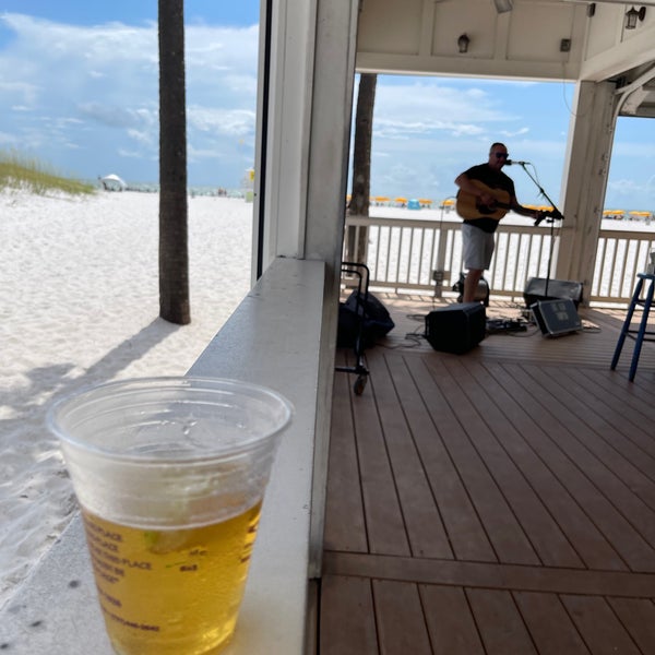 Foto tirada no(a) Palm Pavilion Beachside Grill &amp; Bar por John S. em 6/9/2022