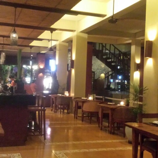 Foto scattata a Gabah Restaurant &amp; Bar da Rocky D. il 8/11/2014