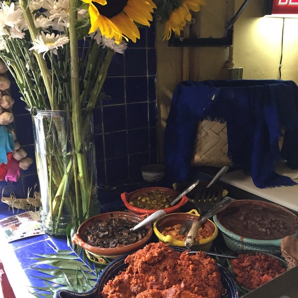 รูปภาพถ่ายที่ La Casa de los Tacos โดย Carlos R. เมื่อ 4/14/2018