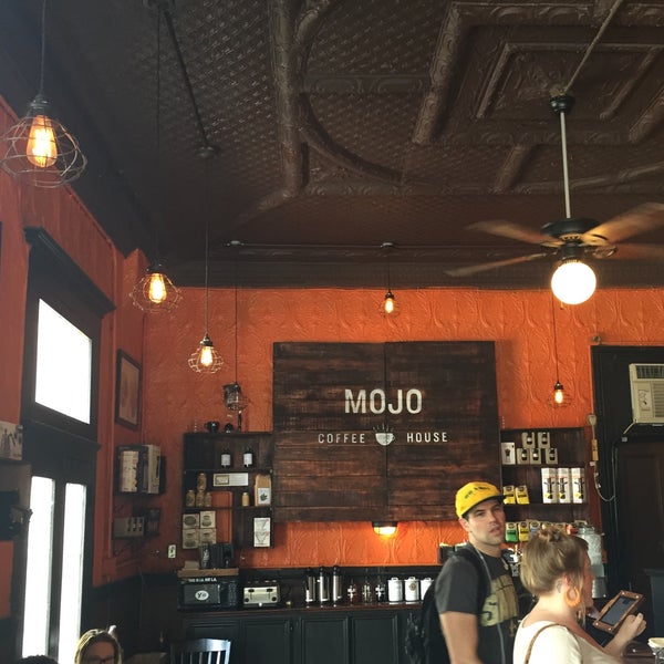 Photo taken at Mojo Coffee House by Eunice on 5/23/2015