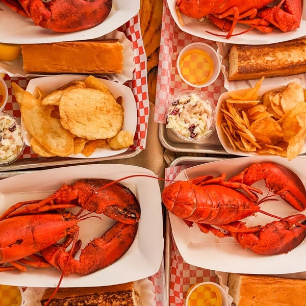 Foto scattata a New England Lobster Market &amp; Eatery da Eunice il 2/20/2023