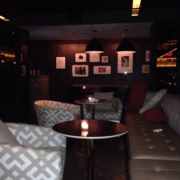 12/26/2013にAndressa B.がParamount Bar and Grillで撮った写真