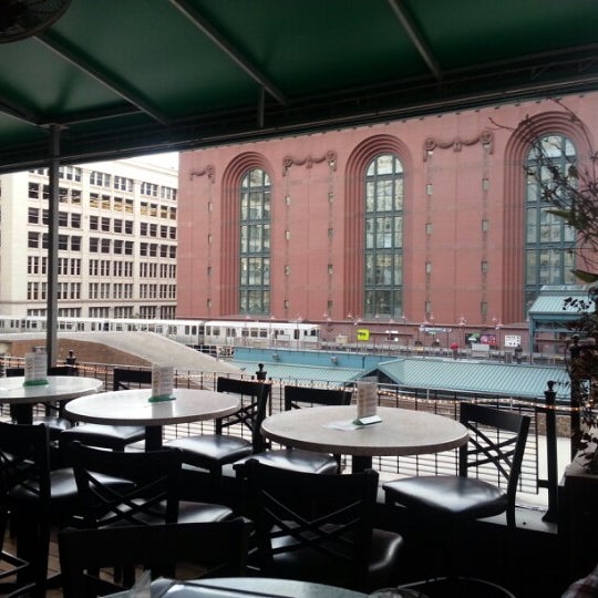 10/11/2012 tarihinde ᴡ M.ziyaretçi tarafından Plymouth Restaurant &amp; Rooftop Bar'de çekilen fotoğraf