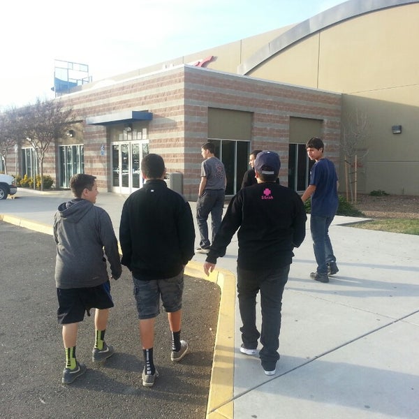 Strikes Family Entertainment (Ahora cerrado) Bowling en Elk Grove