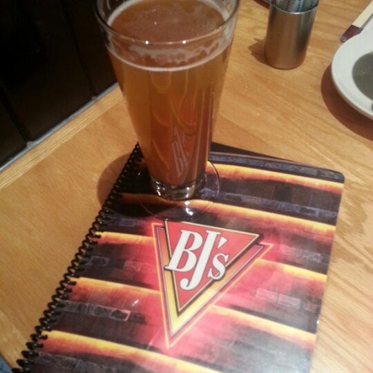 Photo taken at BJ&#39;s Restaurant &amp; Brewhouse by Dave P. on 1/14/2013