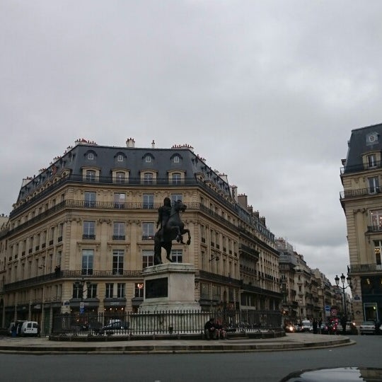 Place des Victoires Place a Asnieres sur Seine