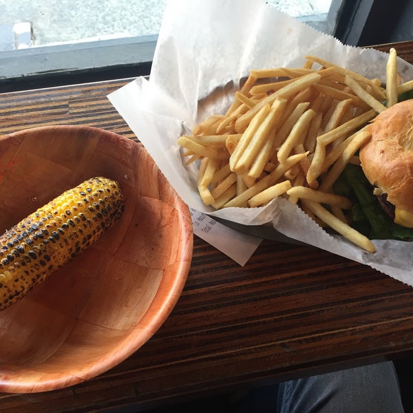 Pop's burger is very tasty, I always have it with grilled corn. They do a great job and are quite consistent. Nice atmosphere. Perfect during summer. One of my favorite places in Williamsburg.