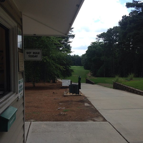 6/29/2014 tarihinde Dink C.ziyaretçi tarafından Stone Mountain Golf Club'de çekilen fotoğraf