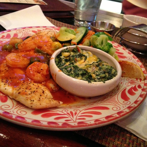 Foto diambil di Abuelo&#39;s Mexican Restaurant oleh Dink C. pada 11/22/2013