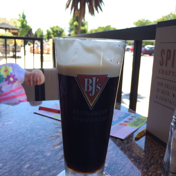 Photo taken at BJ&#39;s Restaurant &amp; Brewhouse by David P. on 6/2/2016