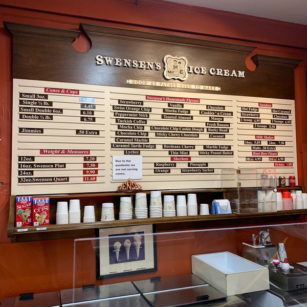 รูปภาพถ่ายที่ Swensen&#39;s Ice Cream โดย David P. เมื่อ 8/29/2020