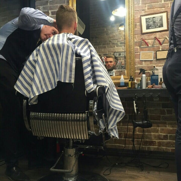 12/26/2015にRolands Z.がWood Religion Barber Shopで撮った写真