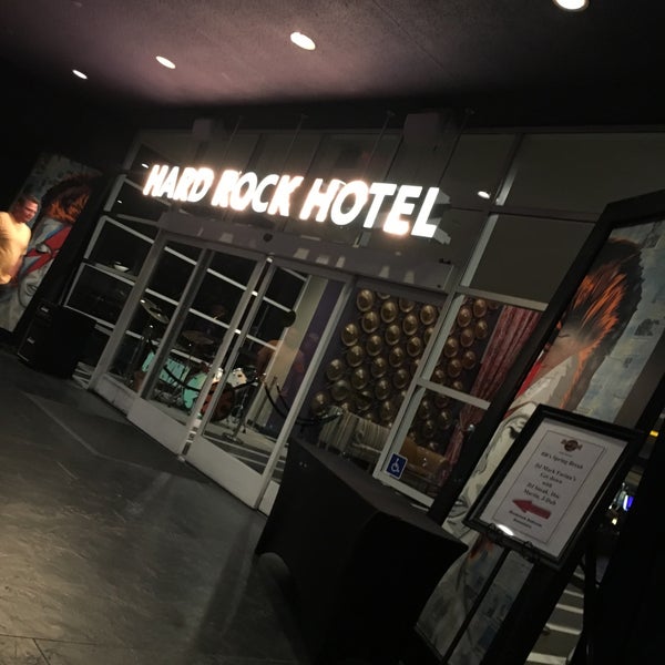 3/26/2016에 Aaron C.님이 Hard Rock Hotel Palm Springs에서 찍은 사진