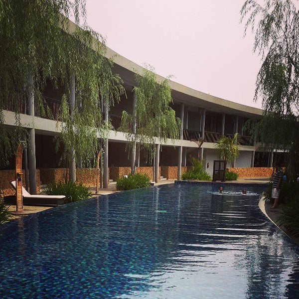 Photo taken at Hotel NEO+ Green Savana Sentul City by Aggy A. on 7/6/2013
