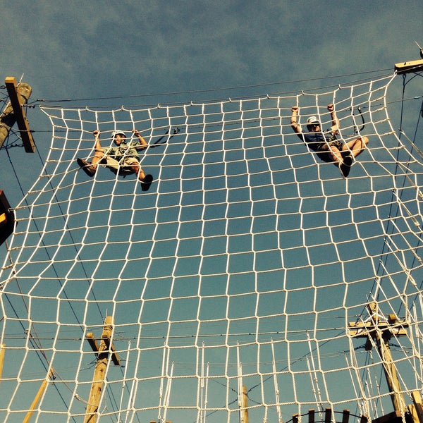6/19/2014 tarihinde Wild Blue Ropes Adventure Parkziyaretçi tarafından Wild Blue Ropes Adventure Park'de çekilen fotoğraf