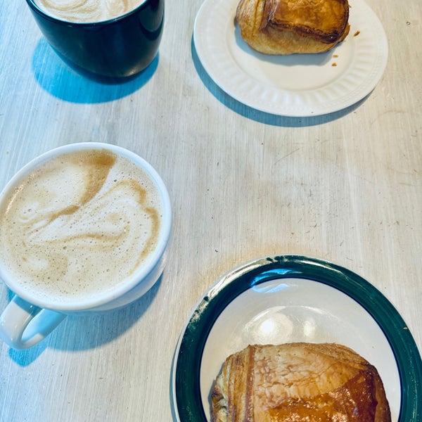 Foto tirada no(a) Five Points Bakery &amp; Toast Cafe por M em 11/19/2023