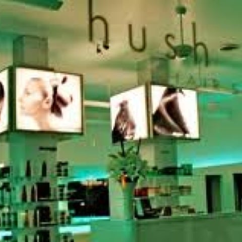 รูปภาพถ่ายที่ Hush Hush Hair Salon โดย Georg L. เมื่อ 2/2/2013