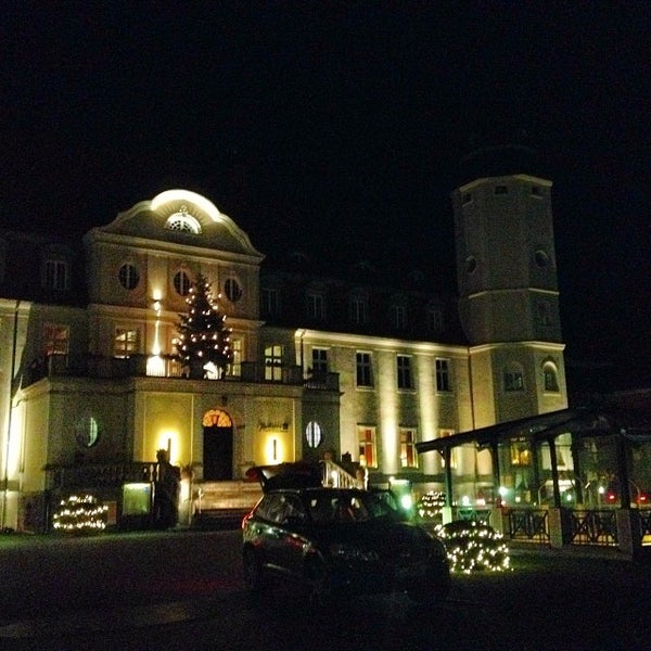 รูปภาพถ่ายที่ Schloss Fleesensee โดย Kersten A. R. เมื่อ 1/2/2014