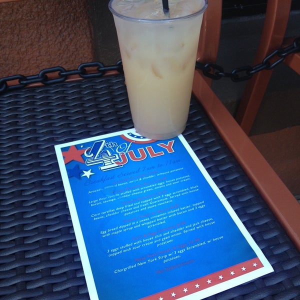7/4/2014にDebbie M.がHurricane&#39;s Bar &amp; Grillで撮った写真