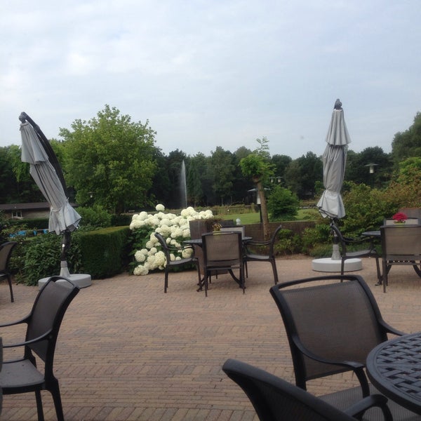 Das Foto wurde bei Fletcher Hotel-Restaurant Doorwerth-Arnhem von Mary B. am 7/24/2015 aufgenommen