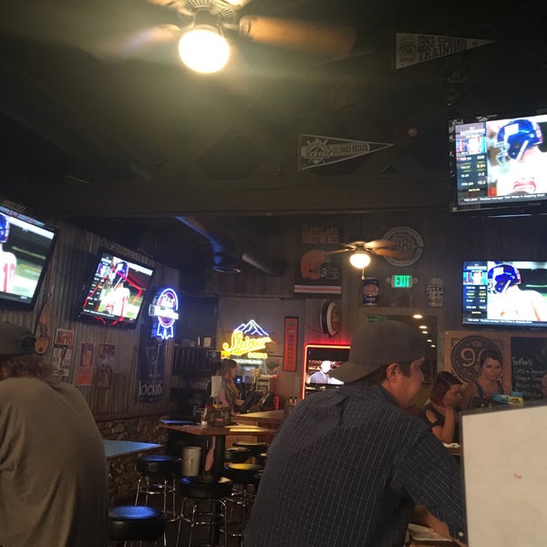 Foto scattata a Stoney&#39;s Bar and Grill da Amy il 10/4/2016