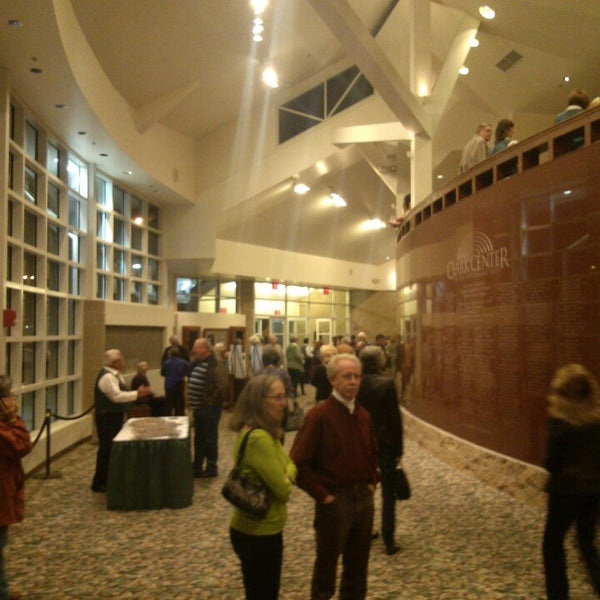 รูปภาพถ่ายที่ The Clark Center For The Performing Arts โดย Michael J. เมื่อ 11/16/2013