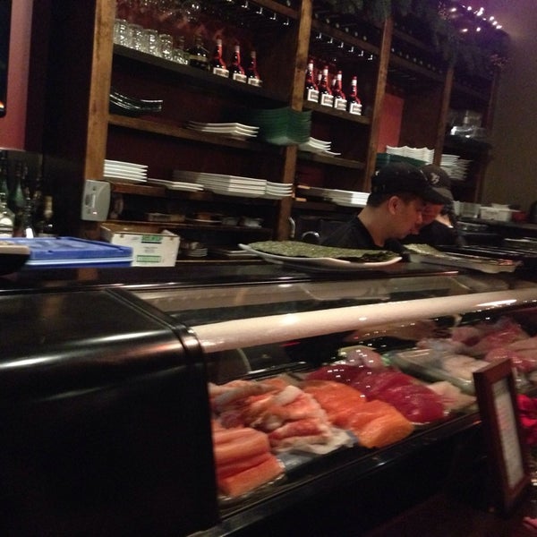 12/21/2013 tarihinde Luisito0817 C.ziyaretçi tarafından Sachi Japanese Steak House And Sushi Bar'de çekilen fotoğraf