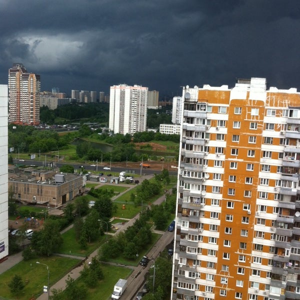 Дворик 15. 15 дворов. Алга актюбинская область. Многоквартирный дом с садом внутри название. Пуговишников переулок 2.