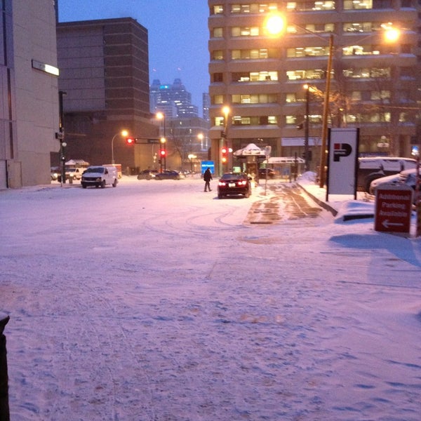 1/30/2013 tarihinde Seth H.ziyaretçi tarafından Courtyard Edmonton Downtown'de çekilen fotoğraf