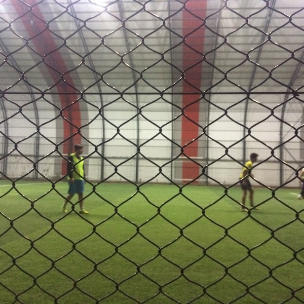 kiliclar hali saha artik kapali kocasinan merkez de futbol sahasi da fotograflar