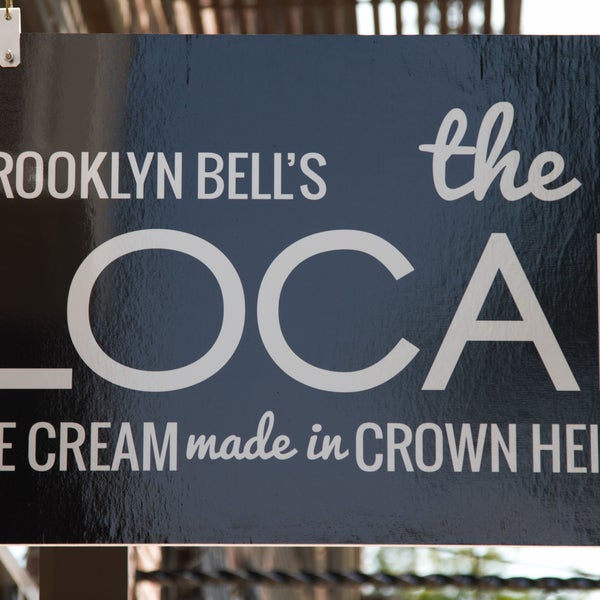 Снимок сделан в Brooklyn Bell&#39;s The Local пользователем Brooklyn Bell&#39;s The Local 6/20/2014