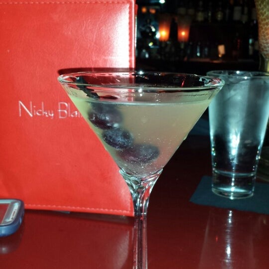 5/4/2014にAmanda R.がNicky Blaine&#39;s Cocktail Loungeで撮った写真