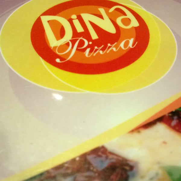 รูปภาพถ่ายที่ Dina Pizza โดย Guilherme R. เมื่อ 12/11/2013