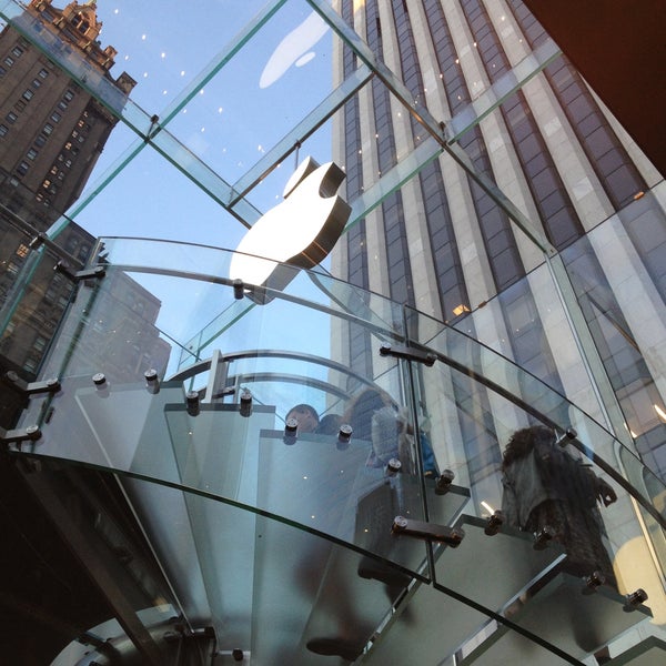 The Flagship Apple Store, NYC 5th Ave. Attractions