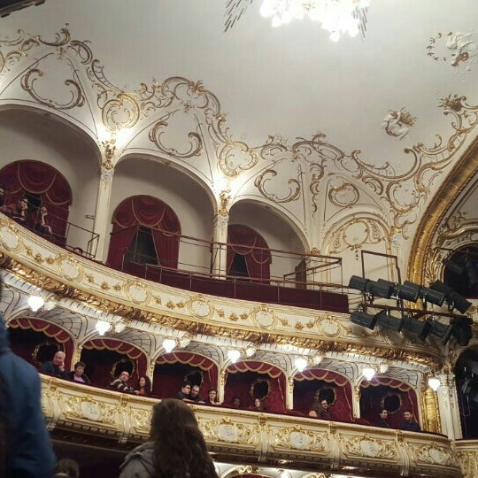 Foto diambil di Teatrul Regina Maria oleh Dragan A. pada 2/10/2016