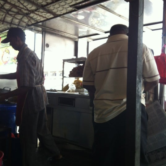 Mee Goreng Mamak Bawah Pokok - Noodle House