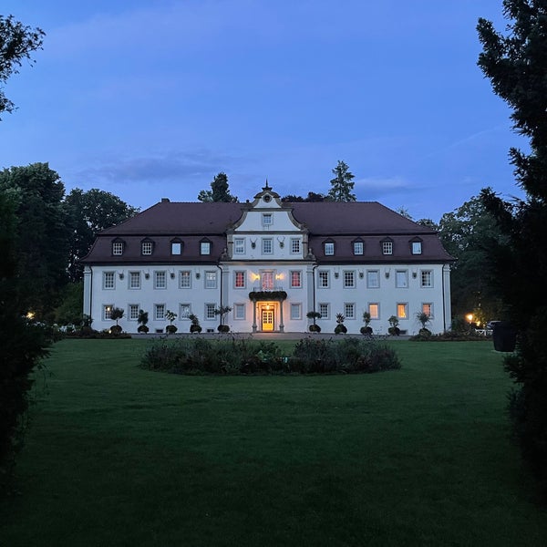Photo taken at Wald &amp; Schlosshotel Friedrichsruhe by Karl D. on 8/12/2023