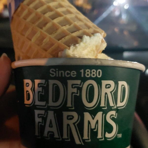Das Foto wurde bei Bedford Farms Ice Cream von CHESKA am 11/6/2020 aufgenommen