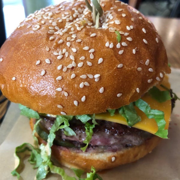 Photo taken at 5280 Burger Bar by Tetsuya O. on 5/29/2019