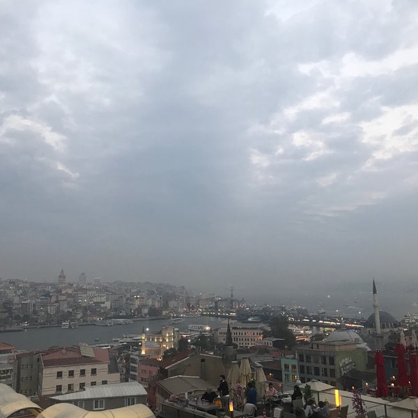 รูปภาพถ่ายที่ Kösem Sultan Cafe &amp; Restaurant โดย namdarhan C. เมื่อ 10/24/2018