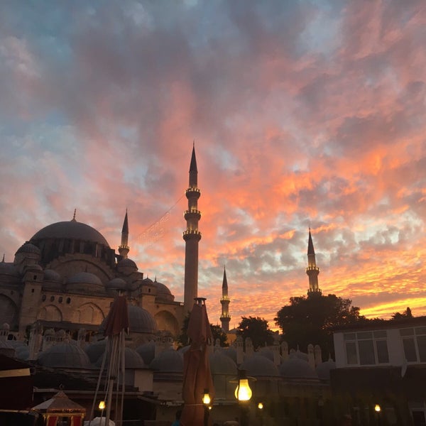 รูปภาพถ่ายที่ Kösem Sultan Cafe &amp; Restaurant โดย namdarhan C. เมื่อ 5/31/2018
