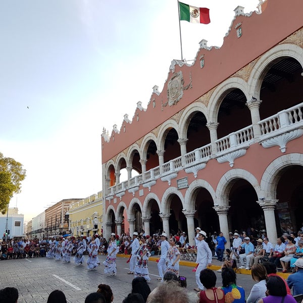 Foto diambil di Palacio Municipal de Mérida oleh Adrián A. pada 3/18/2018