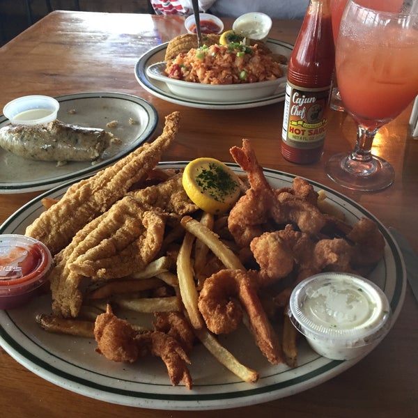 Photo taken at Floyd&#39;s Cajun Seafood - Webster by Dorian A. on 3/18/2015