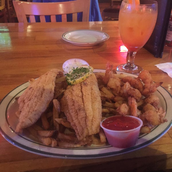 Photo taken at Floyd&#39;s Cajun Seafood - Webster by Dorian A. on 1/3/2015